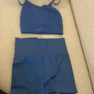 Set Active Shorts & crop top